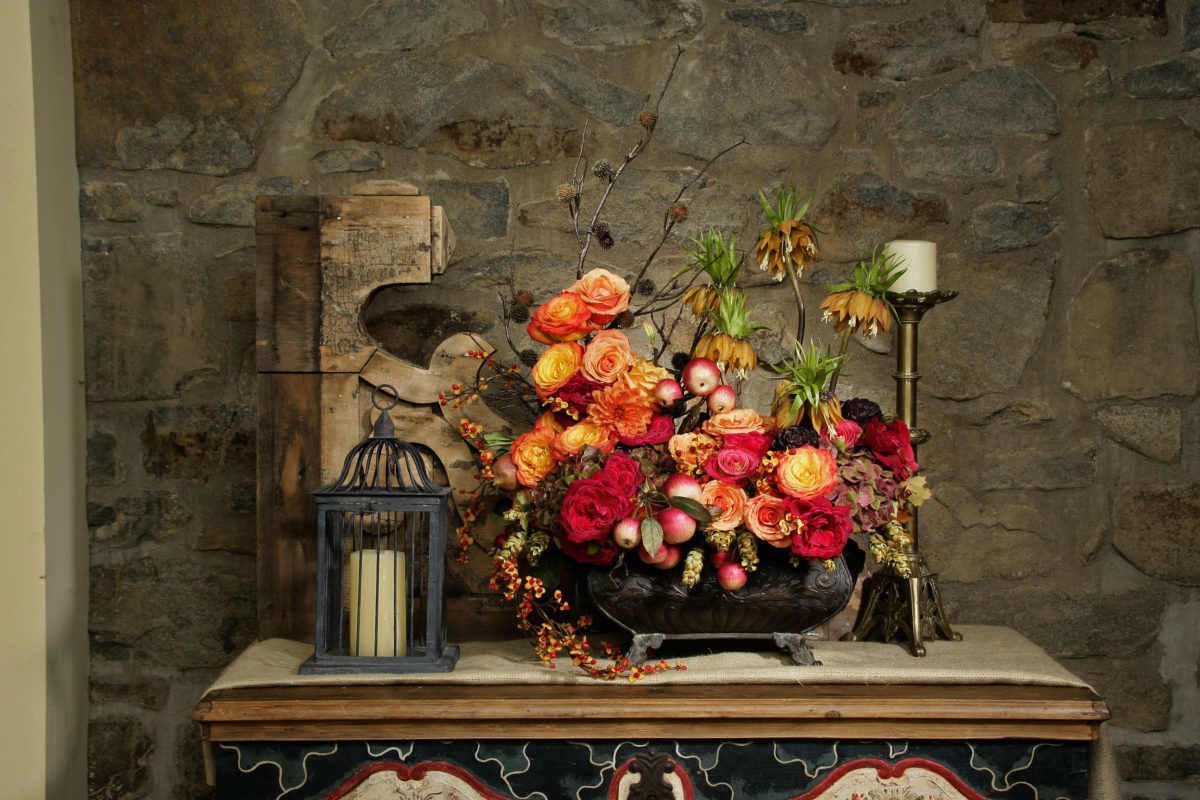 Expert tips from a luxury floral artist on how best to decorate with flowers and other botancials this Thanksgiving