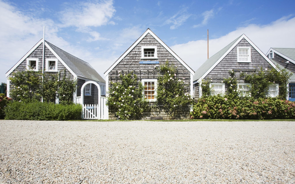 How to find the perfect luxury rental home this summer 2022 in elite vacation spots like the Hamptons, Nantucket and Martha's Vineyard