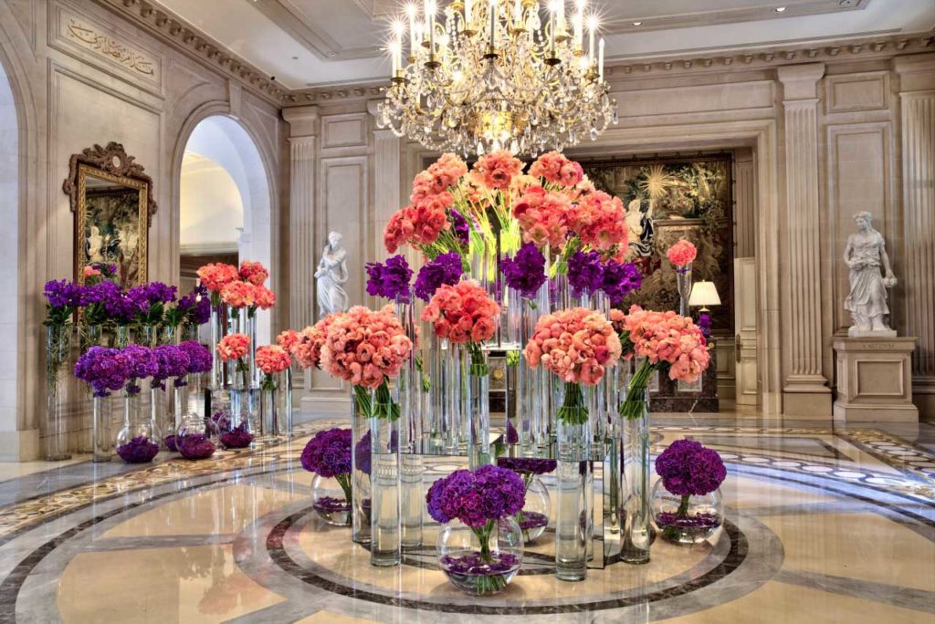 Free flower arranging class at the Four Seasons George V in Paris