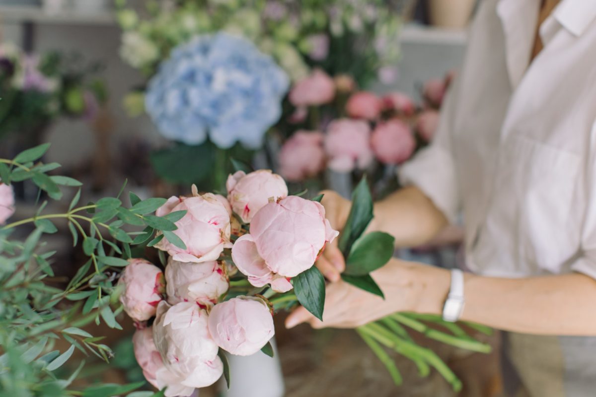 the best chic luxury gifts for those who love flowers and florals