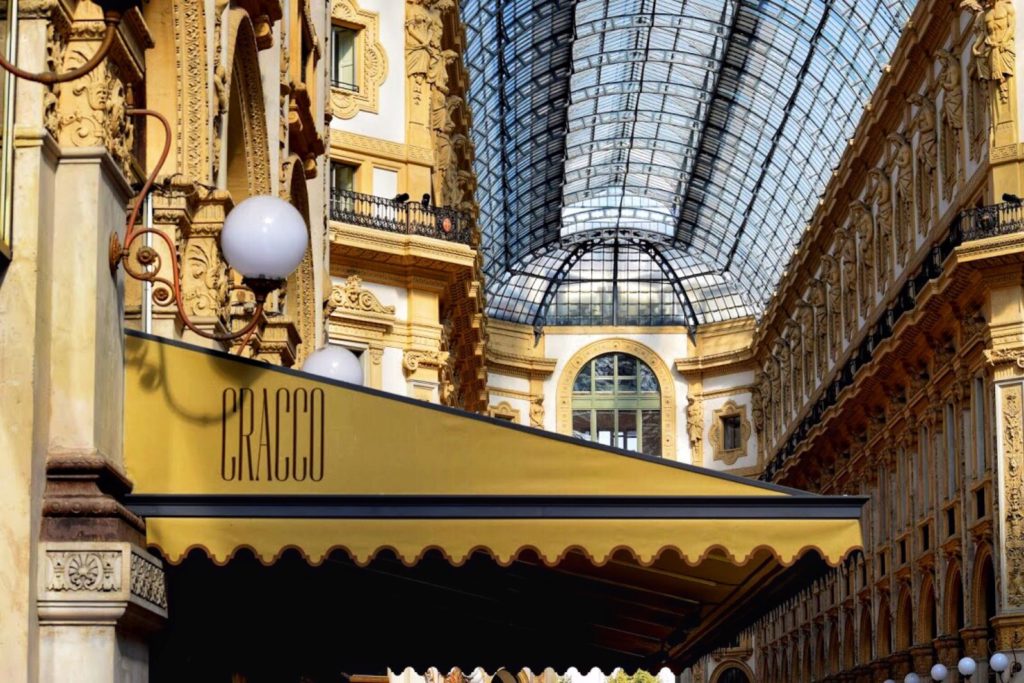 our guide with insider tips on the top 5 luxury shopping districts in Milan. 