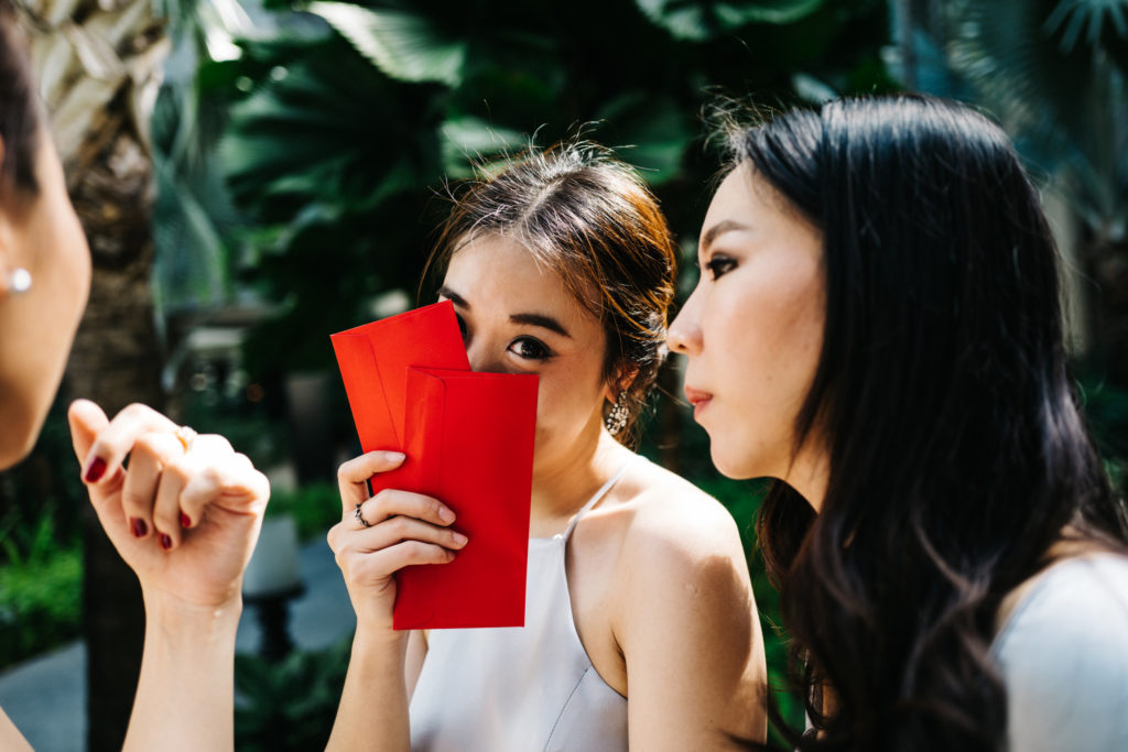 Gift giving etiquette rules for Chinese New Year