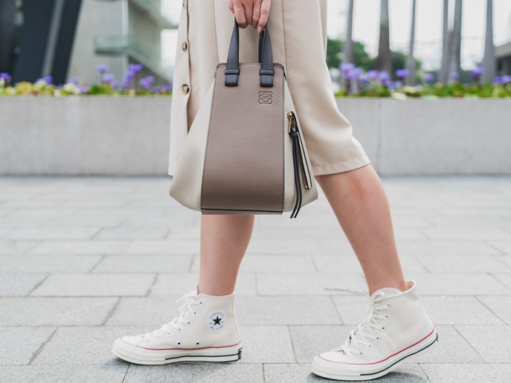 Spring summer 2020 top designer handbag trends and how to wear them: Bucket Bags. 