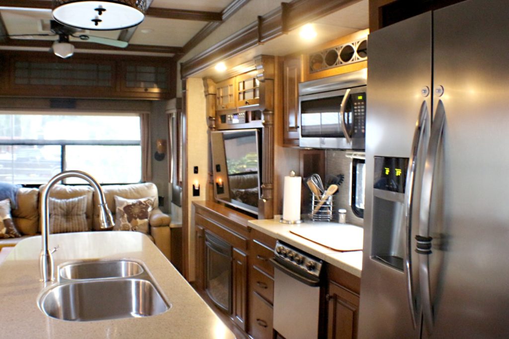 how to rent the perfect luxury RV for summer vacation