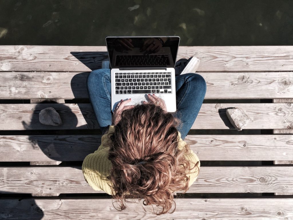 The best ways to access the Internet while working outdoors