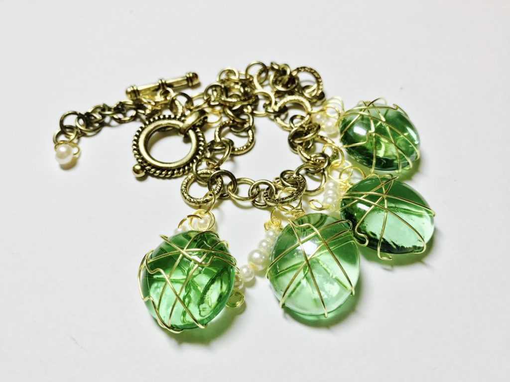 What are the best luxury August peridot birthstone jewelry gifts?