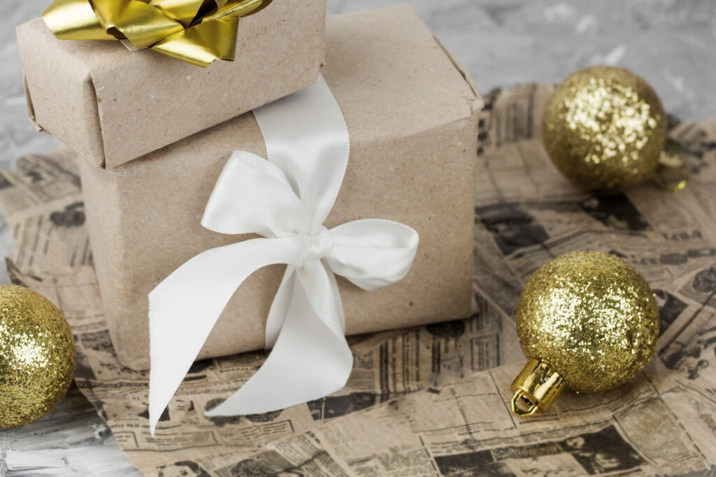 What is the best way to give a business gift to employees or a client during the holiday season?