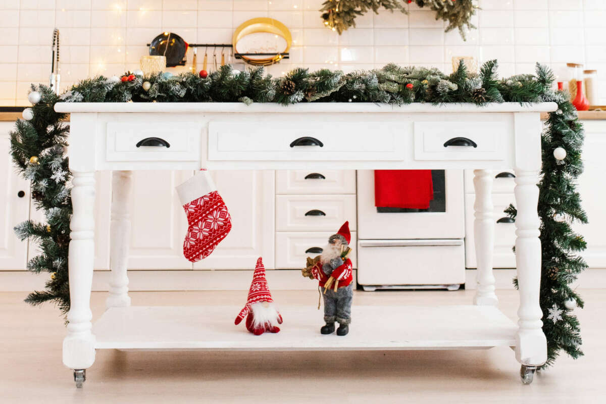 Here's how to make 2022 feel like an adorable Cottagecore Christmas holiday, including fashion, interior design, home décor and more.