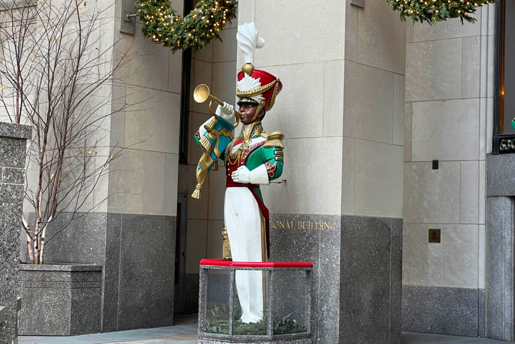 The best Christmas decorations in New York this year: Fifth Avenue near Rock Center. Photo Credit: Dandelion Chandelier.