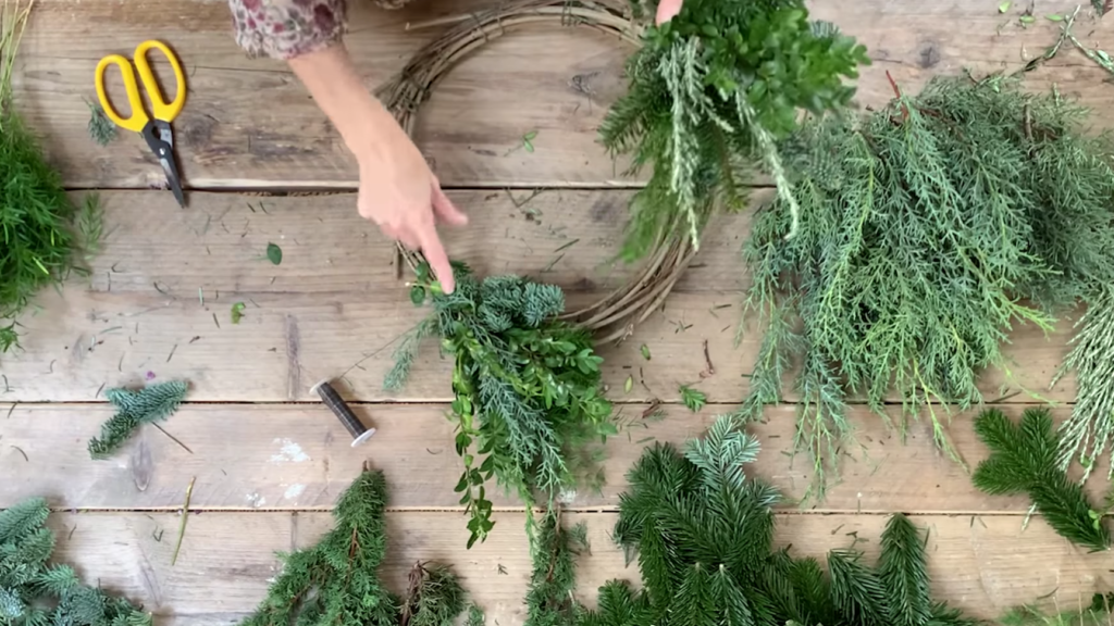 how to create a holiday wreath