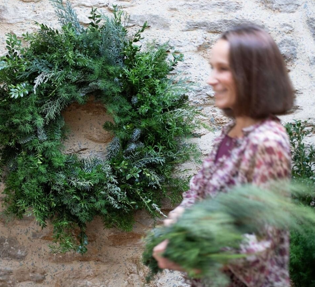 how to create a holiday wreath