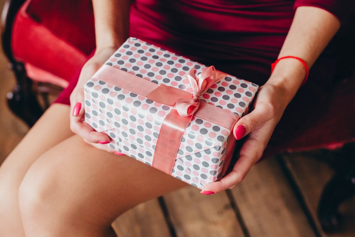 The best luxury Christmas holiday wrapping paper online