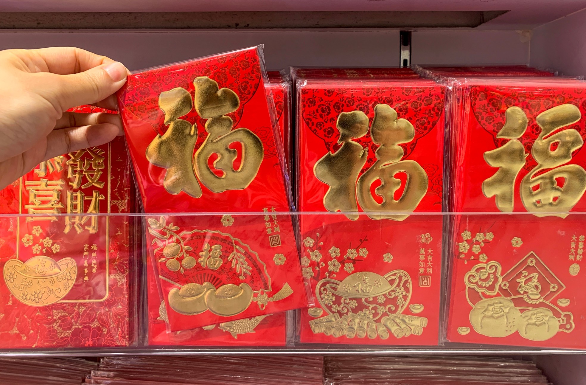 Luxury Gift Giving Etiquette for the Chinese Lunar New Year