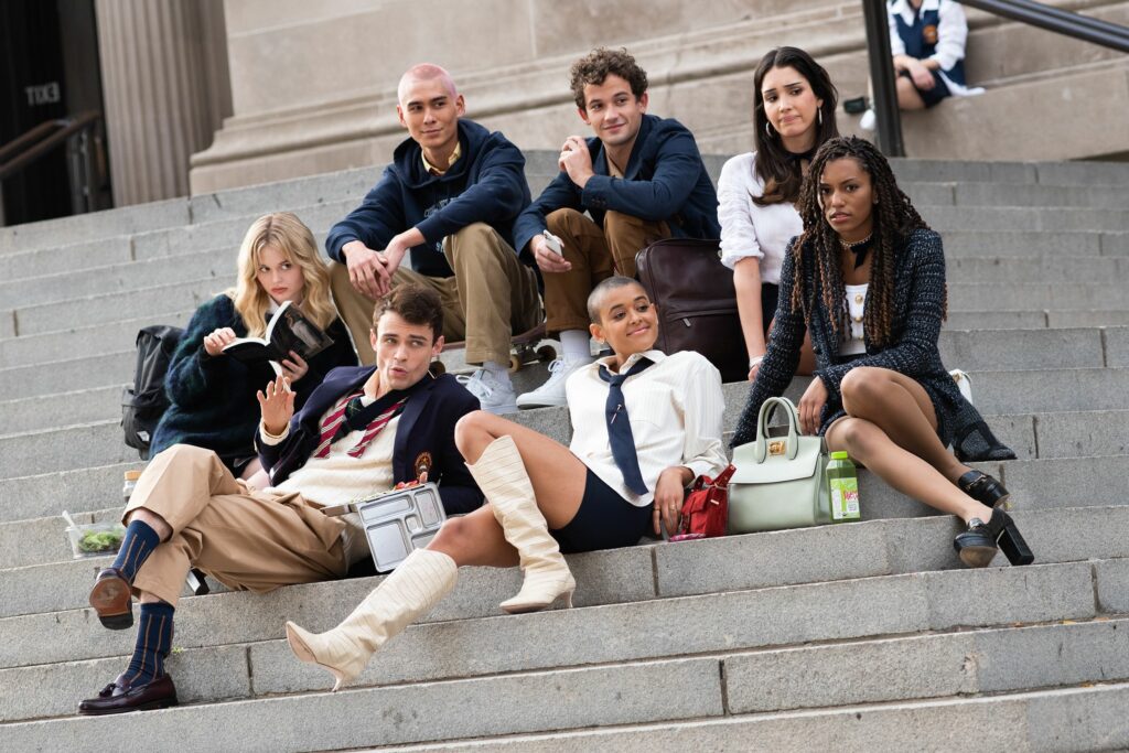 tv shows so chic right now that you can take their fashion direction to heart and use it to inspire your look this fall 2021, including White Lotus and Gossip Girl.