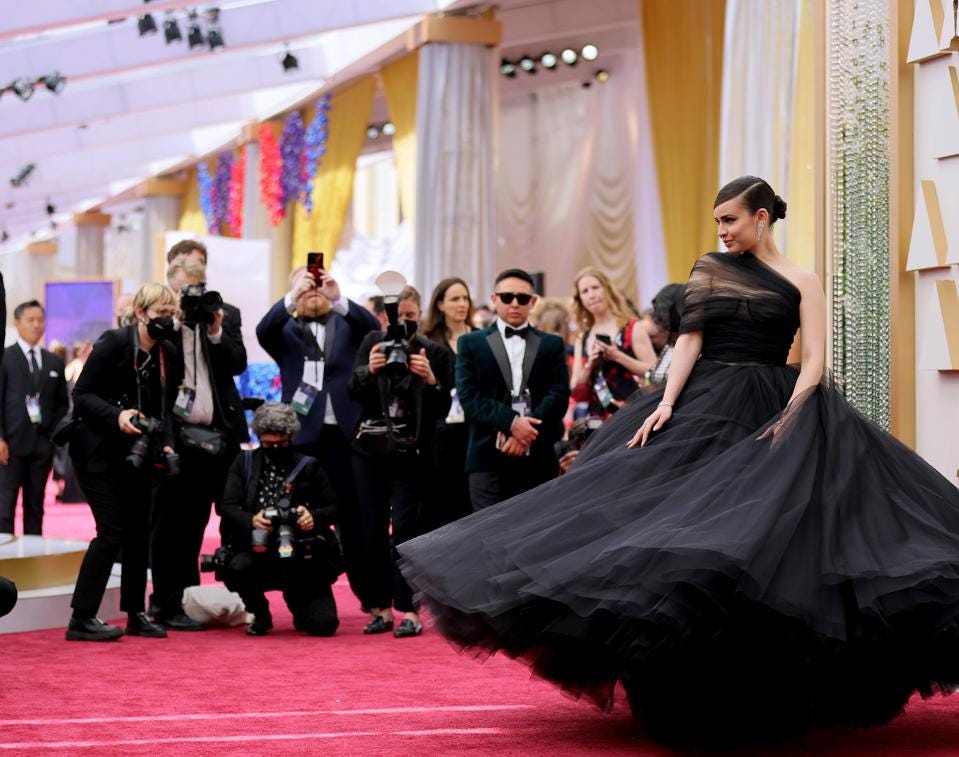 best designer fashion and celebrity styles and the best-dressed women and men from the 2022 Oscars red carpet.