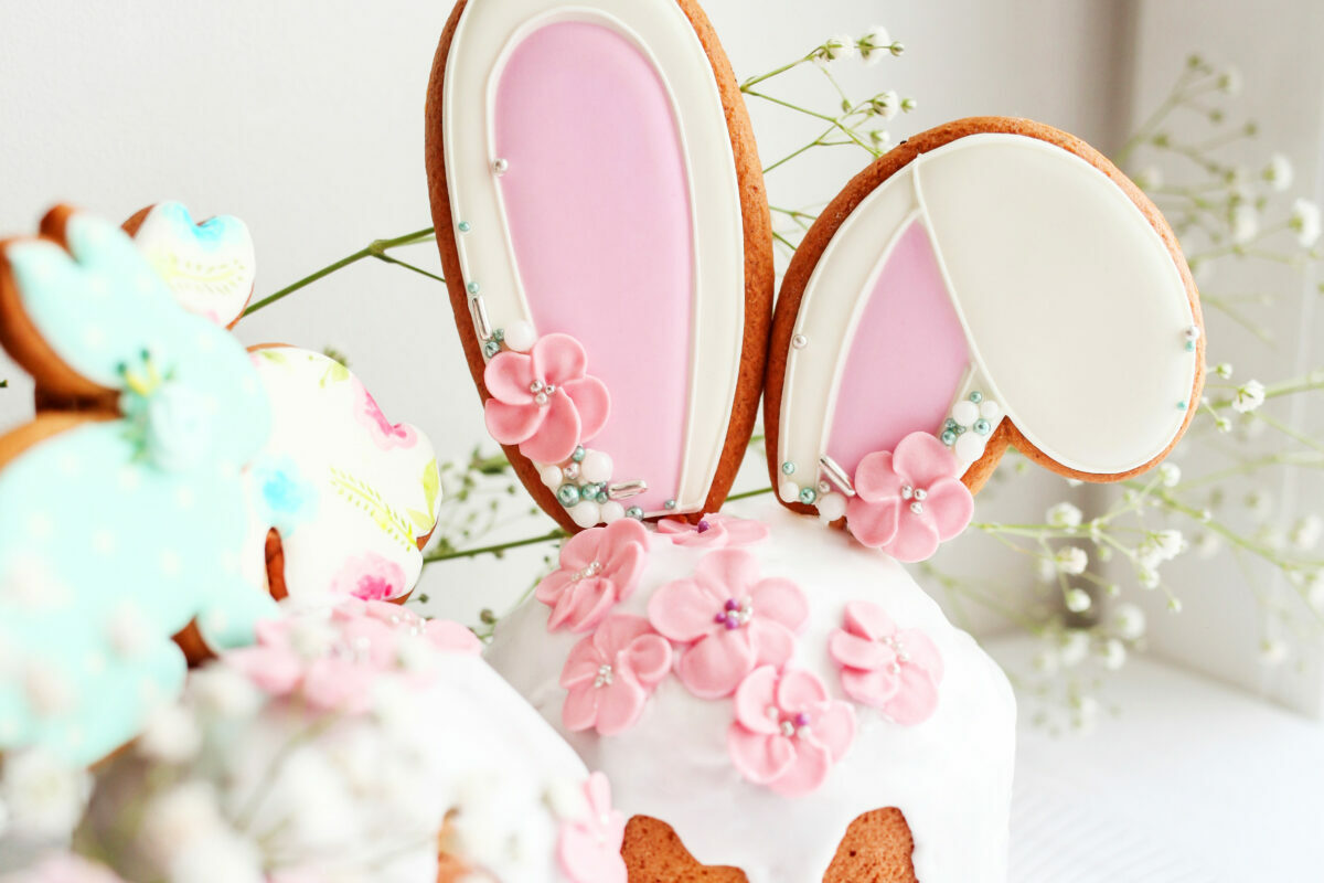 best luxury gourmet Easter sweets, treats, desserts and chocolates this year, including the top 2022 Easter eggs, candy, and cakes.