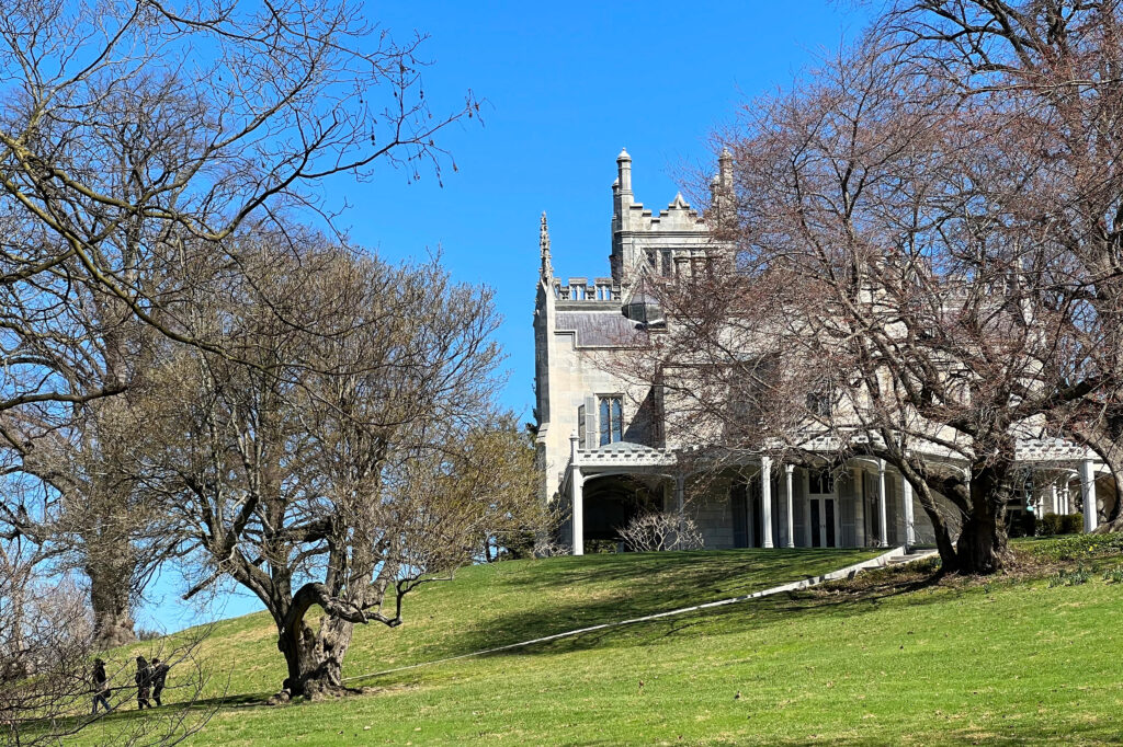 photos from our visit to the annual Lyndhurst Mansion flower show in the historic Hudson Valley just outside New York City spring 2022