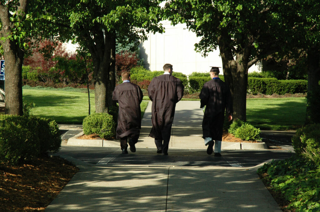 Best advice books and novels for recent graduates to read, perfect for what to give as a graduation day gift for high school or college.