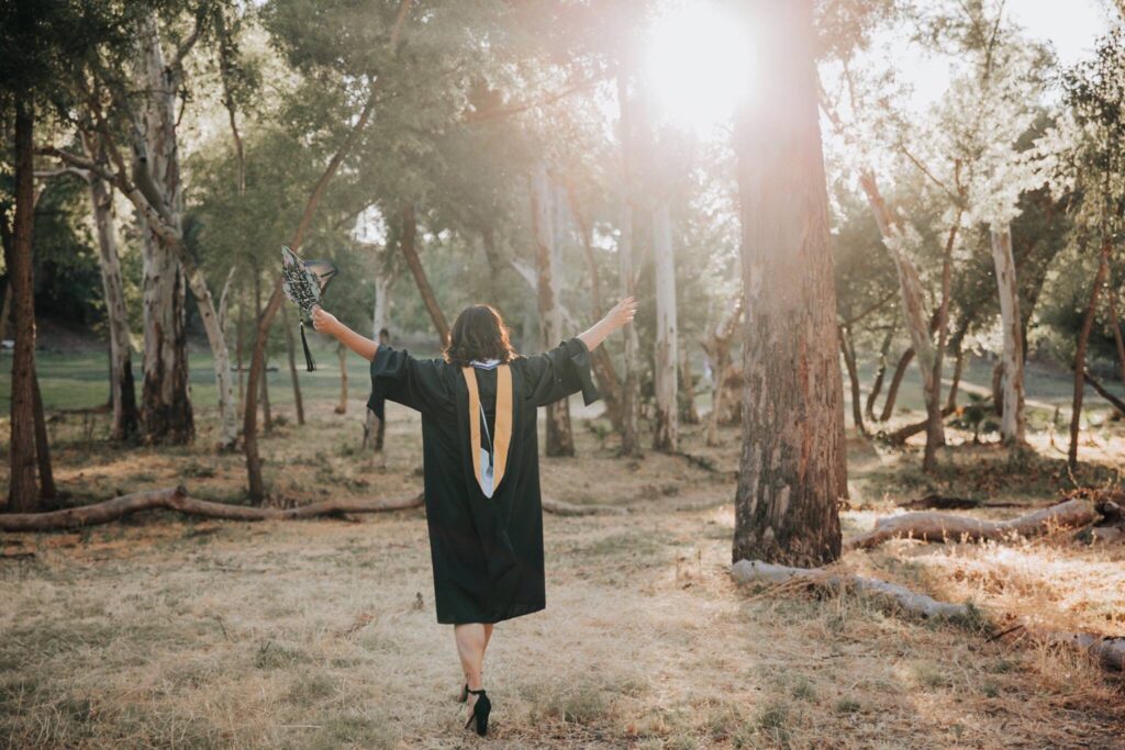 Best advice books and novels for recent graduates to read, perfect for what to give as a graduation day gift for high school or college.