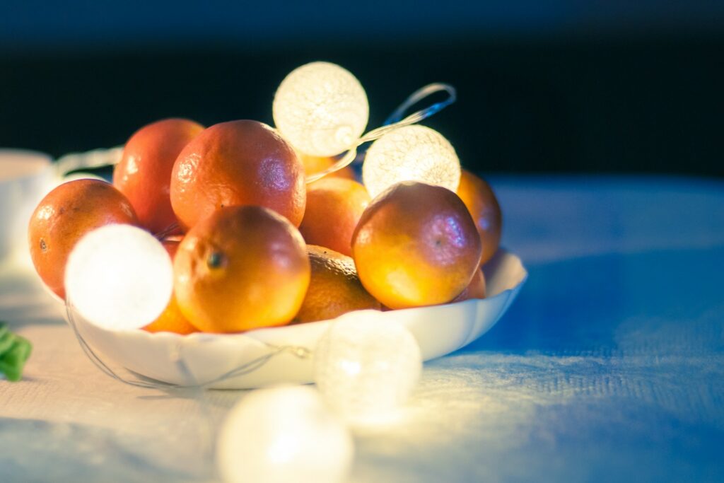 the best tabletop and home decor in citrus colors like lemon, lime and orange for the perfect summer dinner party