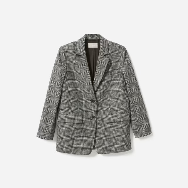 The best work wardrobe fashion for women to wear this Fall 2022 when heading back to the office, including skirts, blazers and shoes.