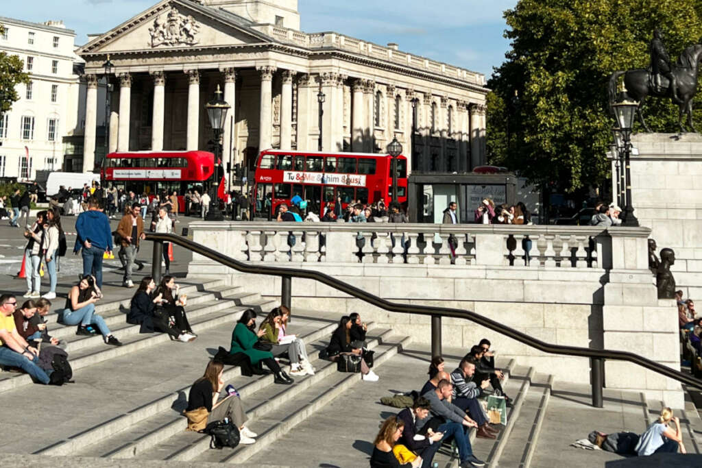 Our photos from a recent sunny fall day in Trafalgar Square in London, in case you're wondering what it's like, how the view is, and more