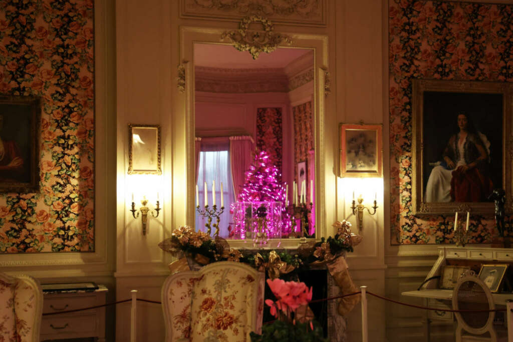 newport rhode island mansion tours christmas