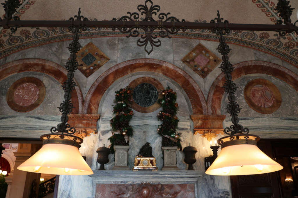 newport rhode island mansion tours christmas