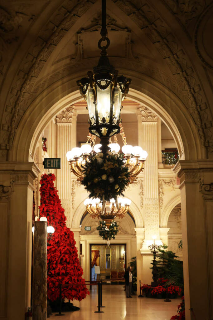 newport rhode island mansion tours christmas