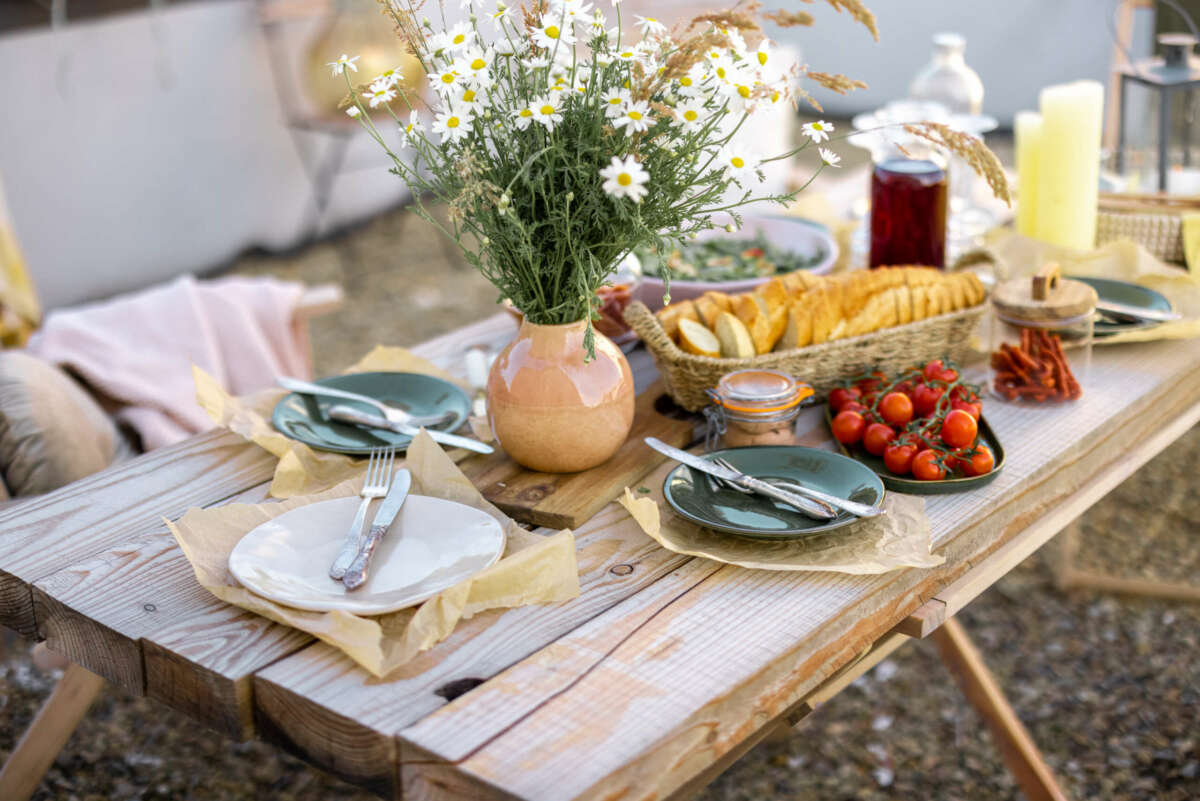  14 must-have tabletop and outdoor garden essentials for throwing a chic garden-inspired gathering this Spring season