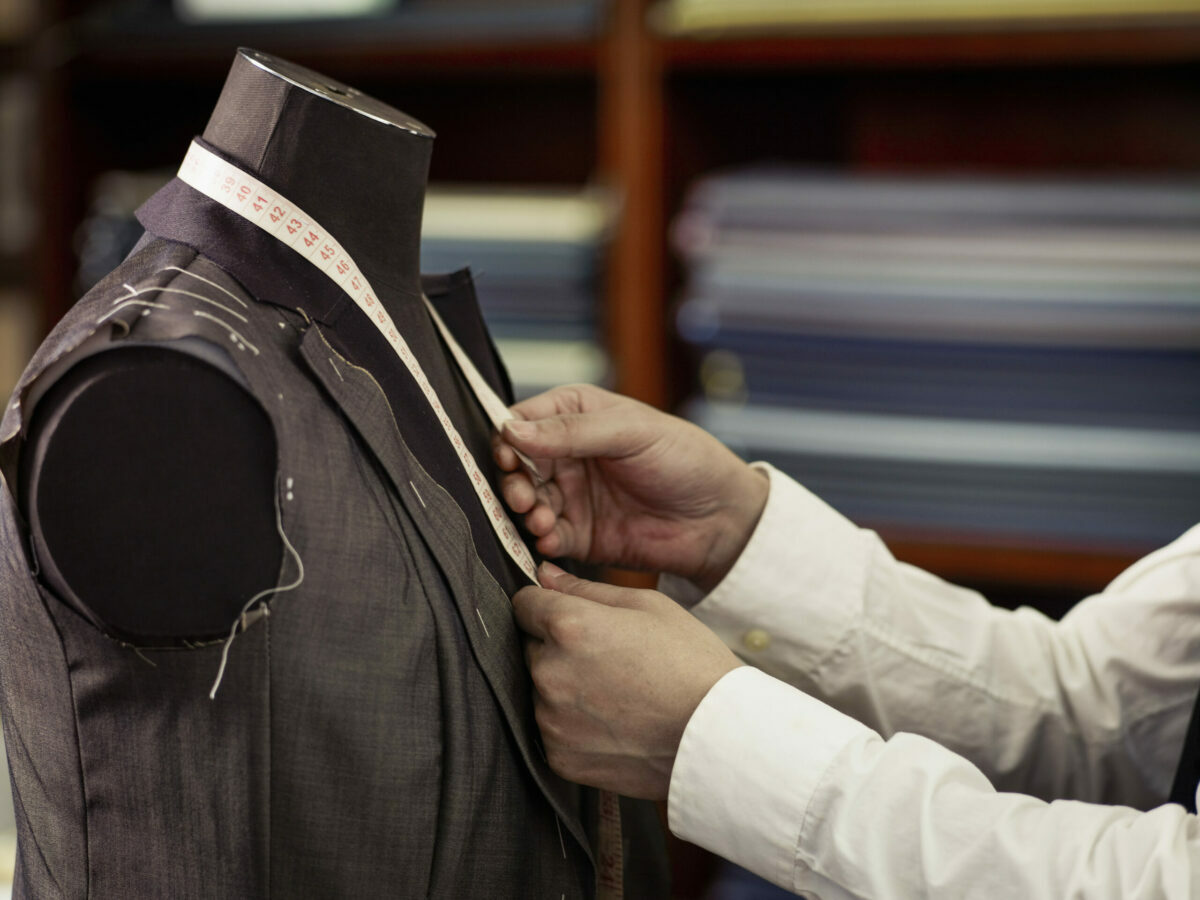 The best elite tailors of bespoke, made-to-measure custom suits and shirts for men and women in New York City (NYC)