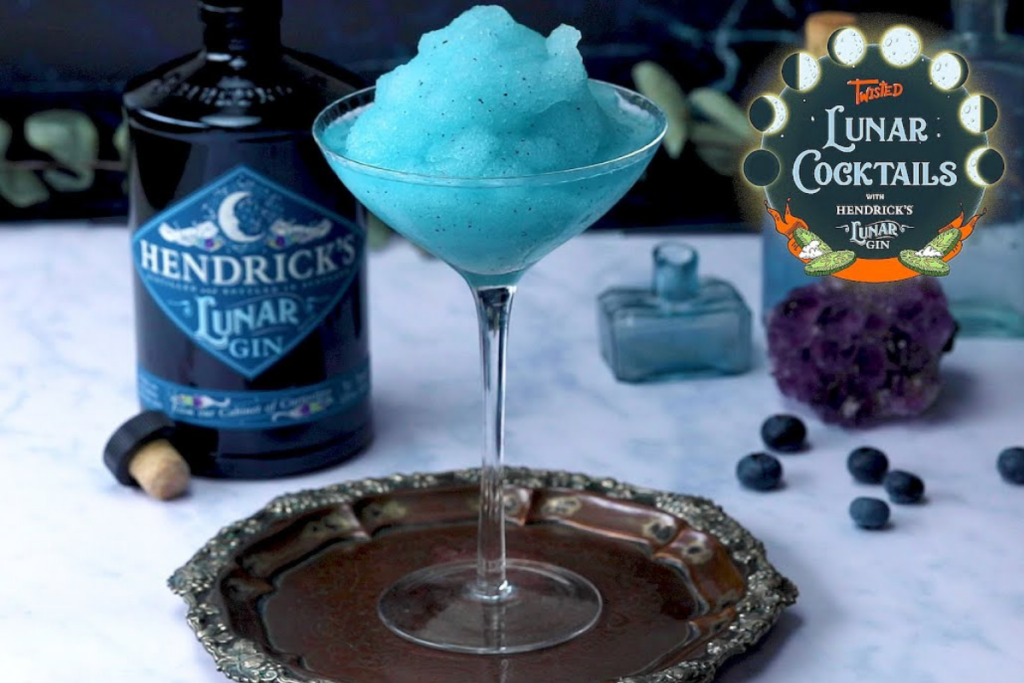 The best drinks for the blue/aqua cocktail trend for this July 4th and the entire Summer.