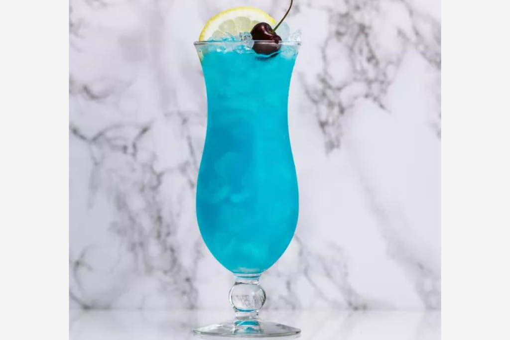 The best drinks for the blue/aqua cocktail trend for this July 4th and the entire Summer.